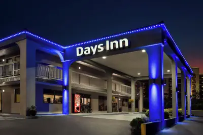 Photo 2 - Days Inn by Wyndham Anderson