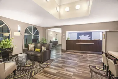 Photo 3 - La Quinta Inn & Suites by Wyndham Fort Lauderdale Tamarac