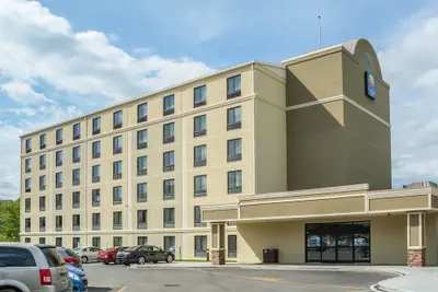 Photo 2 - Comfort Inn The Pointe