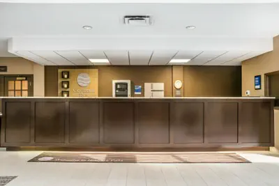 Photo 4 - Comfort Inn The Pointe