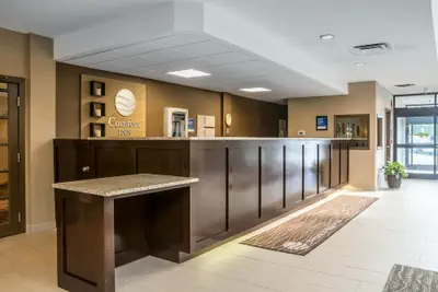 Photo 3 - Comfort Inn The Pointe