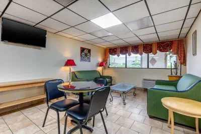 Photo 3 - Econo Lodge Chattanooga Northeast - Ooltewah