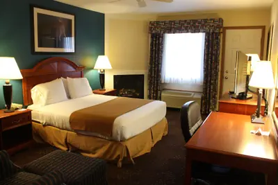 Photo 4 - Holiday Inn Express Mackinaw City by IHG