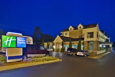 Photo 2 - Holiday Inn Express Mackinaw City by IHG