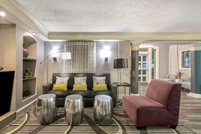 Photo 4 - La Quinta Inn by Wyndham Fresno Yosemite