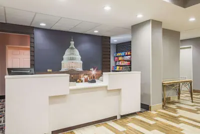 Photo 5 - La Quinta Inn & Suites by Wyndham DC Metro Capital Beltway