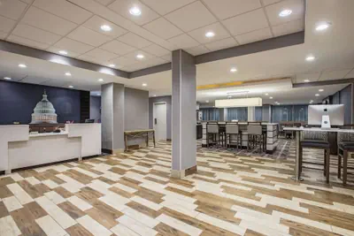 Photo 3 - La Quinta Inn & Suites by Wyndham DC Metro Capital Beltway