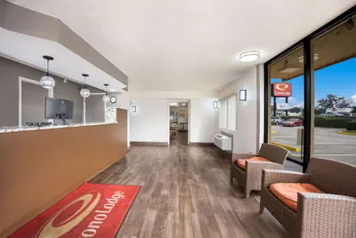 Photo 5 - Econo Lodge Live Oak