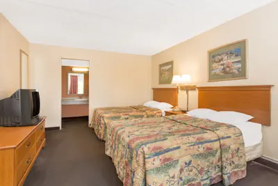 Photo 4 - Garden Inn