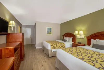 Photo 5 - Baymont by Wyndham Tehachapi