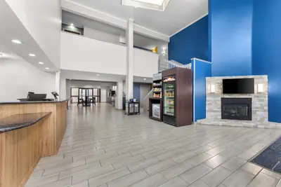 Photo 3 - Comfort Suites London South