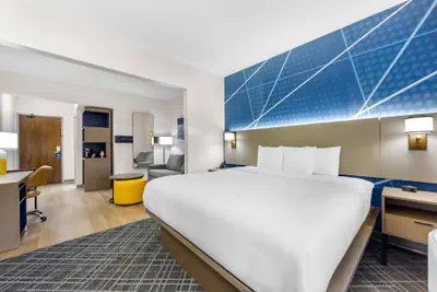 Photo 2 - Comfort Suites London South