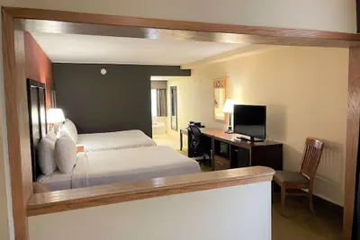 Photo 5 - Crossroads Hotel and Event Center