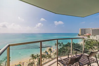 Photo 2 - Waikiki Circle Hotel By Castle