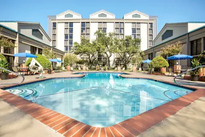 Photo 2 - DoubleTree by Hilton Dallas - DFW Airport North