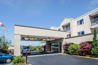 Photo 2 - Quality Inn Grand Suites Bellingham
