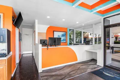 Photo 5 - Howard Johnson by Wyndham Vero Beach / Downtown