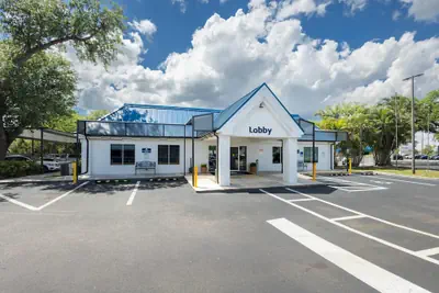 Photo 2 - Days Inn by Wyndham Port Charlotte/Punta Gorda