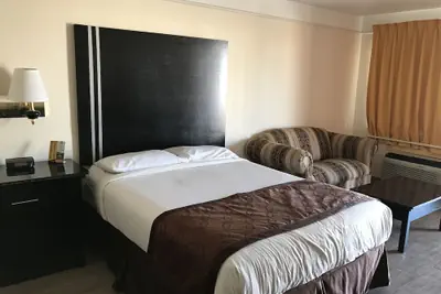 Photo 5 - Texas Inn & Suites
