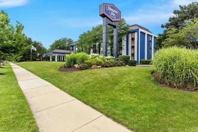 Photo 2 - Hampton Inn Chicago/Naperville