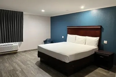 Photo 2 - Super 8 by Wyndham Mesa Downtown Near Convention Center