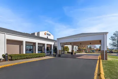 Photo 2 - Comfort Inn & Suites Arlington Heights - Buffalo Grove