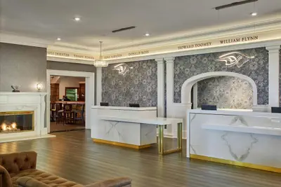 Photo 3 - Seaview Hotel