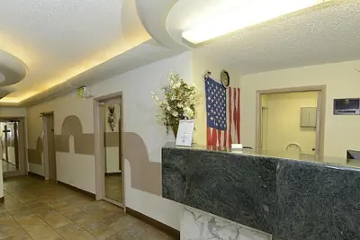 Photo 5 - Twin City Inn & Suites Benton Harbor - St. Joseph