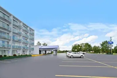 Photo 2 - Twin City Inn & Suites Benton Harbor - St. Joseph