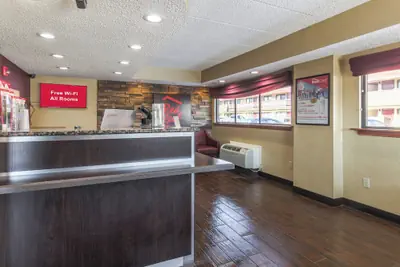 Photo 5 - Red Roof Inn Detroit - Troy