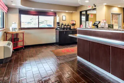 Photo 3 - Red Roof Inn Detroit - Troy
