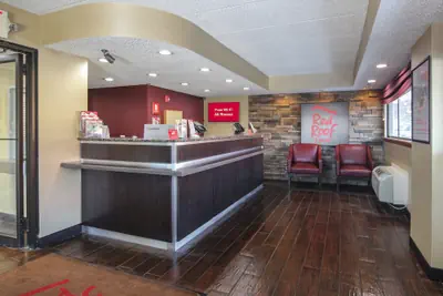 Photo 3 - Red Roof Inn Detroit - Troy