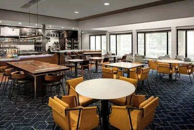Photo 4 - Courtyard by Marriott Portland Beaverton