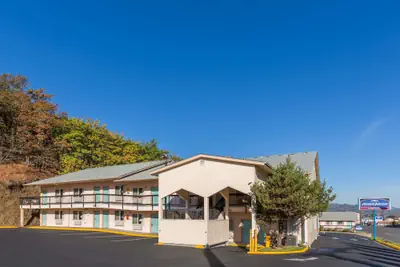 Photo 2 - Howard Johnson by Wyndham Roseburg