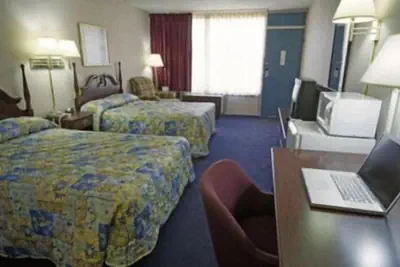 Photo 3 - Express Airport Inn