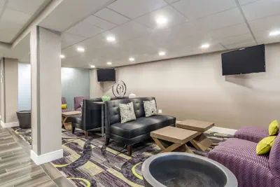 Photo 3 - La Quinta Inn & Suites by Wyndham Myrtle Beach - N Kings Hwy