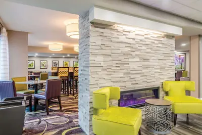 Photo 5 - La Quinta Inn & Suites by Wyndham Myrtle Beach - N Kings Hwy
