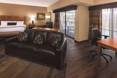Photo 2 - Wyndham Bloomington - Mall of America