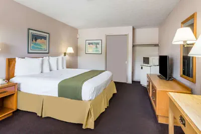 Photo 4 - Days Inn by Wyndham Bedford