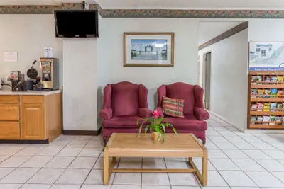 Photo 3 - Days Inn by Wyndham Bedford