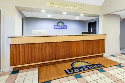 Photo 3 - Days Inn by Wyndham Milan Sandusky South
