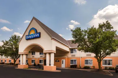Photo 2 - Days Inn by Wyndham Milan Sandusky South