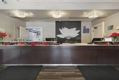 Photo 3 - Howard Johnson by Wyndham Sacramento Downtown