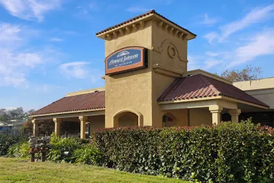 Photo 2 - Howard Johnson by Wyndham Sacramento Downtown