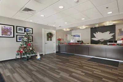 Photo 4 - Howard Johnson by Wyndham Sacramento Downtown