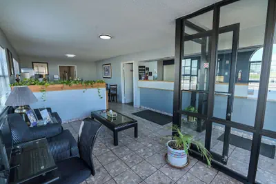 Photo 2 - Americas Best Value Inn Meridian