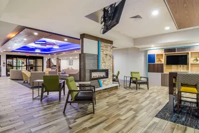 Photo 3 - Comfort Inn & Suites Pittsburgh Fox Chapel