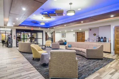 Photo 4 - Comfort Inn & Suites Pittsburgh Fox Chapel