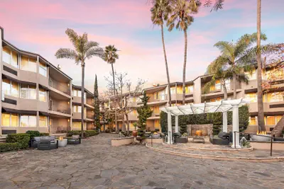 Photo 2 - Belamar Hotel Manhattan Beach, Tapestry Collection by Hilton