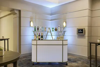 Photo 4 - Renaissance Los Angeles Airport Hotel